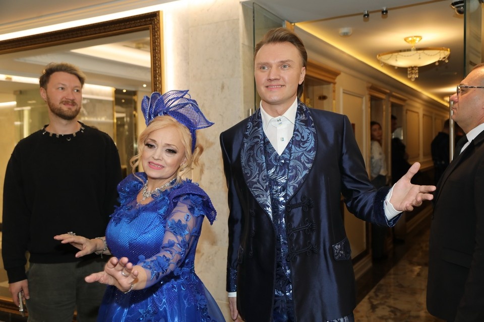    Свой театр исполнительница «Плывет веночек» открыла в 2005, а через 20 лет передала большую часть фирмы своему сыну. Лариса КУДРЯВЦЕВА/ЭГ