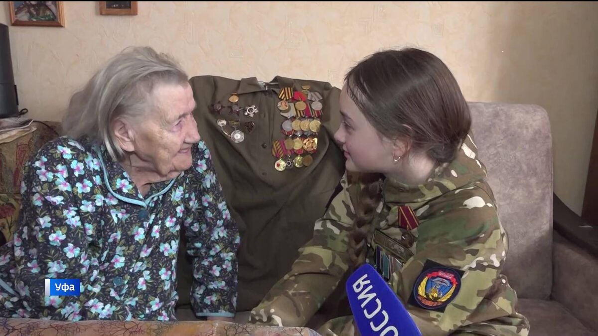    Связь поколений: 100-летняя ветеран и 11-летняя волонтер встретились в канун 23 февраля в Уфе
