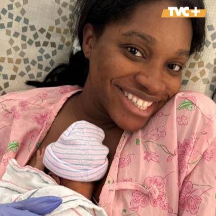 Добрый человек спас 8-месячную беременную женщину из тонущей машины