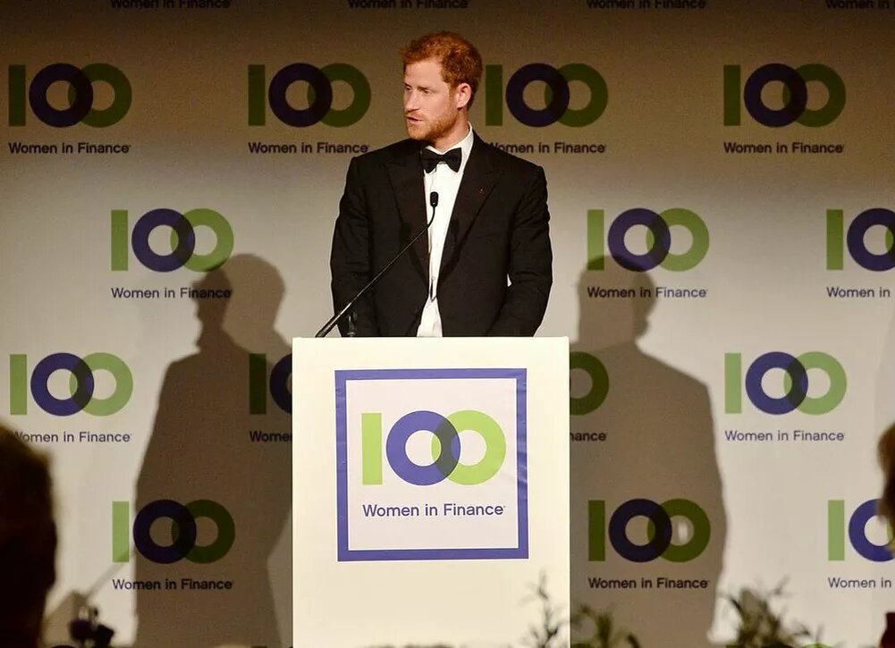    Принц Гарри пытается помириться с братом Уильямом через посредника