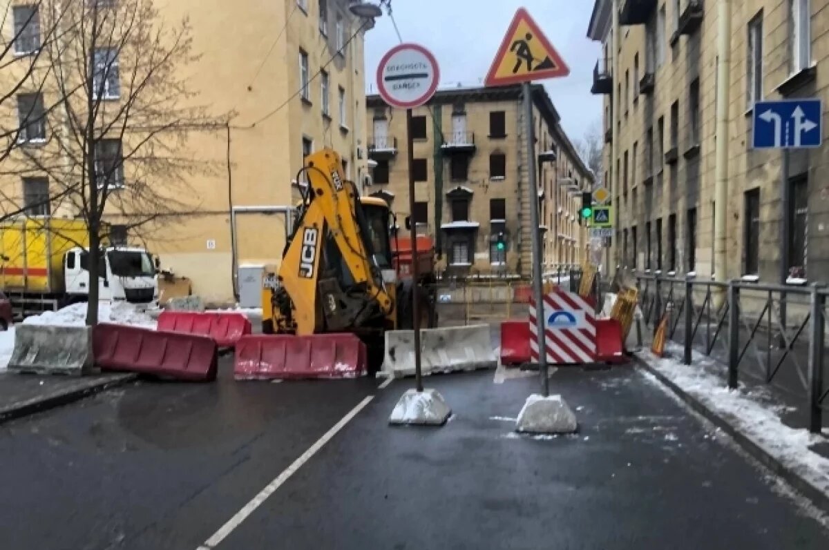    В Петербурге на трёх полосах ограничили движение по Московскому проспекту