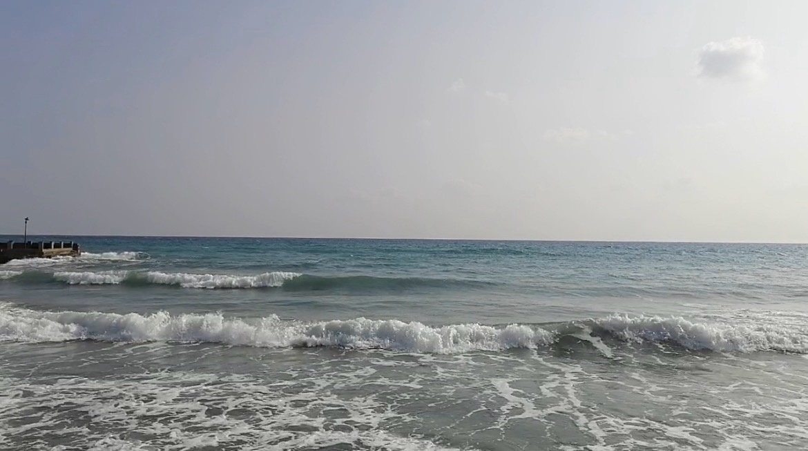 Смотреть на море можно бесконечно.