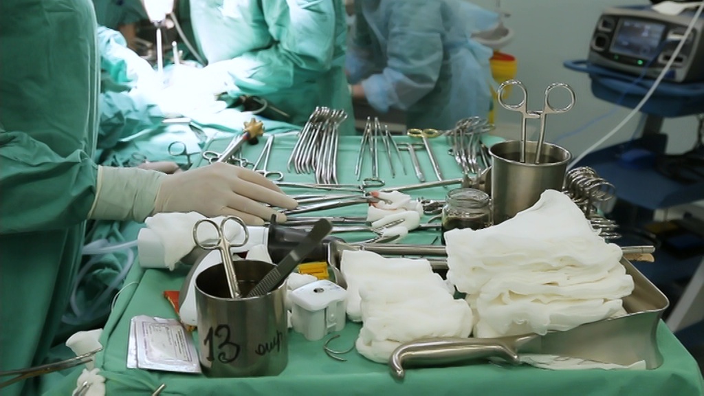    врачи хирурги операция