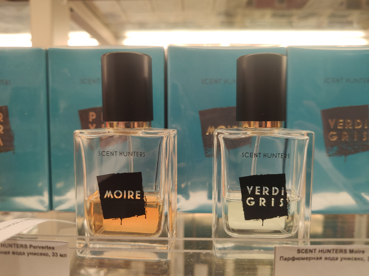 Дизайн флакон, конечно, треш. Очень дёшево выглядят. Но понимаю, что в какой-то степени это даже суровая необходимость, чтобы покупатель не переплачивал за оформление.