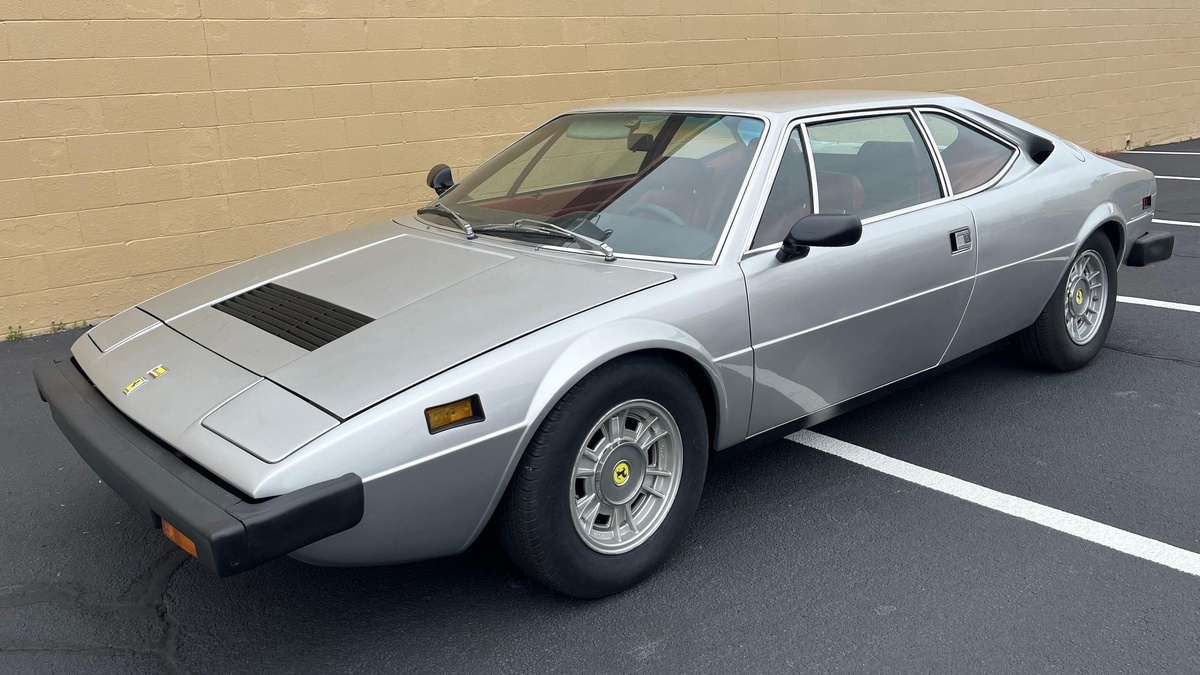 Ferrari Dino 308 GT4 1975 года