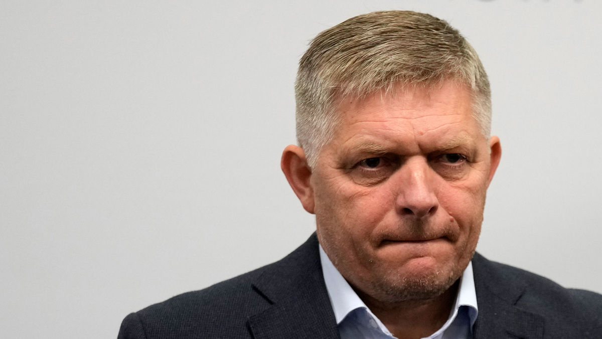    Роберт Фицо АР