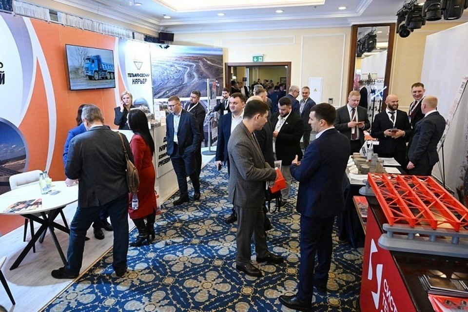    Более 270 компаний обсудили восстановление дорог ДНР на конгрессе в Донецке. Фото: ТГ/Пушилин