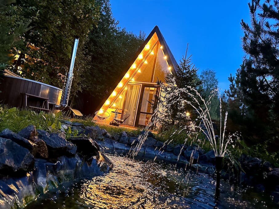 Весенний A-frame домик Aframe Happy в майском Подмосковье — идеальное место для отпуска