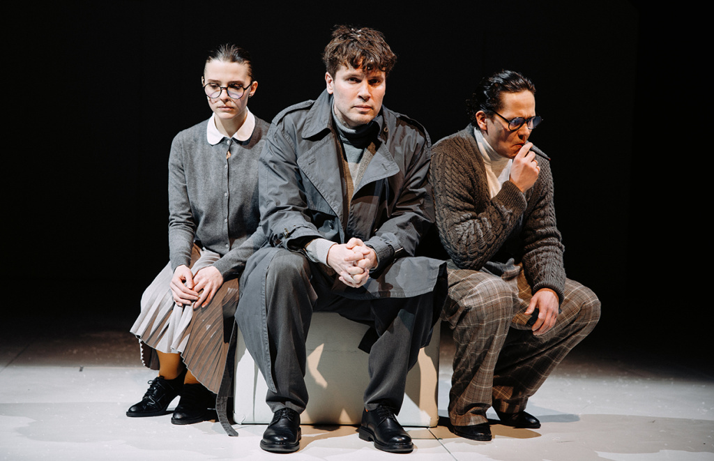 Спектакль «„Наше всё...“ Вознесенский. Цветёт миндаль». Фото: пресс-служба «Театр Наций FEST»