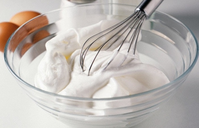 Белки должны держать форму — это важно для воздушности.