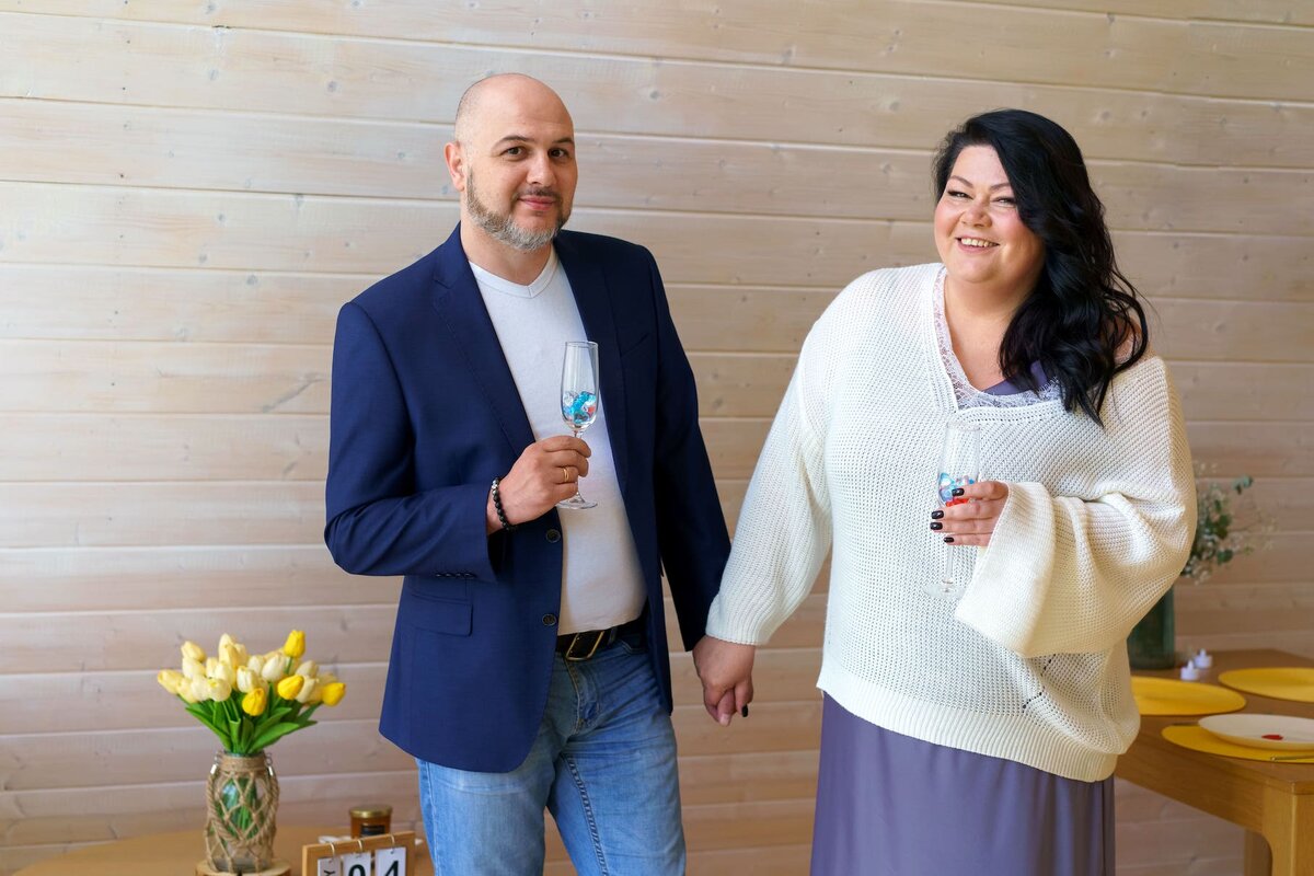 Пара в уютном домике — годовщину можно отмечать в Aframe Happy