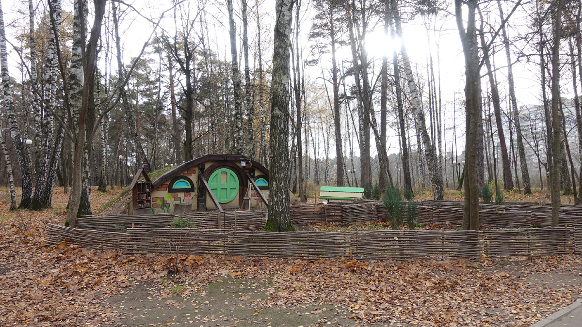 Домик Хоббитов в Губайловском парке