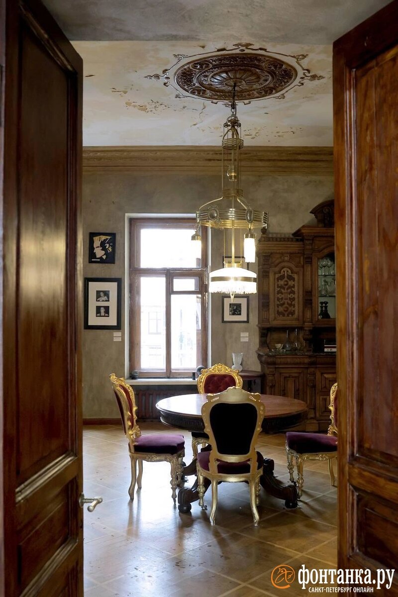 Журналистов уже пустили внутрь, увидеть, что ждет посетителей. Фото: Дарья Драй/«Фонтанка»