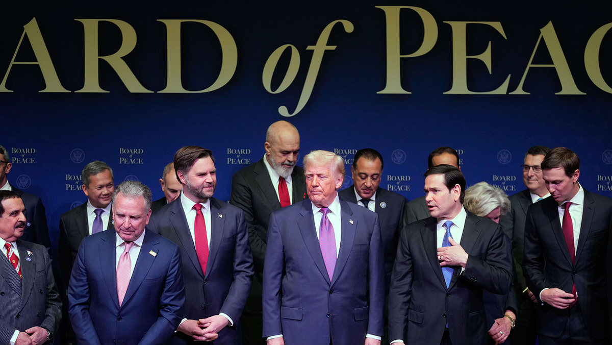   Mark Schiefelbein / AP