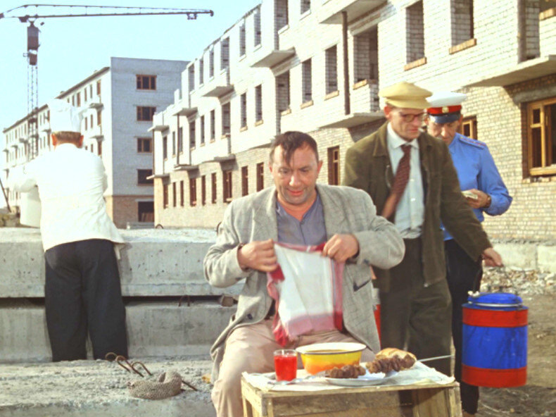 Кадр из замечательной комедии "Операция Ы и другие приключения Шурика"