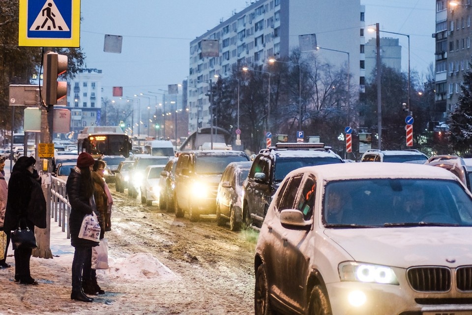    Водителям в Самарской области стоит быть внимательнее, так как даже если дорожная разметка скрыта под снегом, камеры все равно могут зафиксировать нарушение. Светлана МАКОВЕЕВА