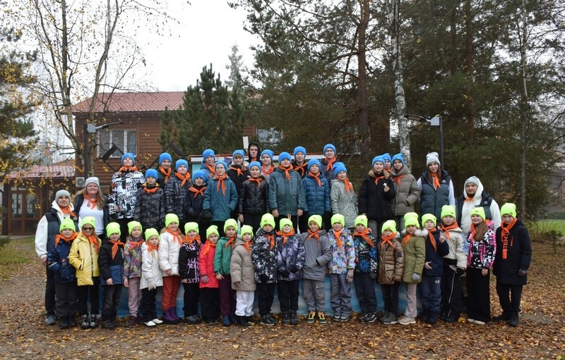 Лагерь при родителях проходит круглый год в дни триместровых и четвертных каникул на базе отдыха "Лагуна Юг"