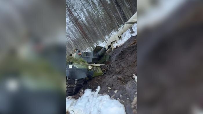 Финский Leopard 2A4 не справился с бездорожьем. Обложка © Instagram (Соцсеть запрещена в РФ; принадлежит корпорации Meta, которая признана в РФ экстремистской) / ketten_aus_stahl