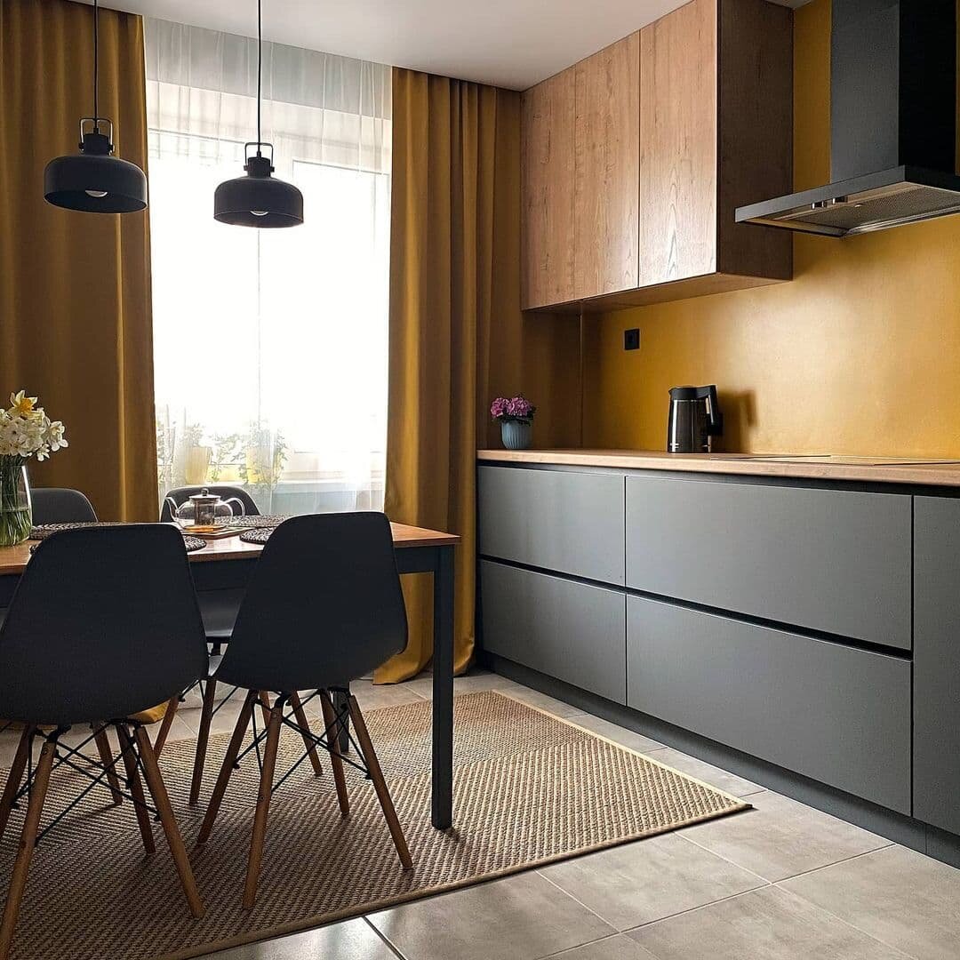 Необходимо оценить оттенок образца при естественном освещении у вас дома!