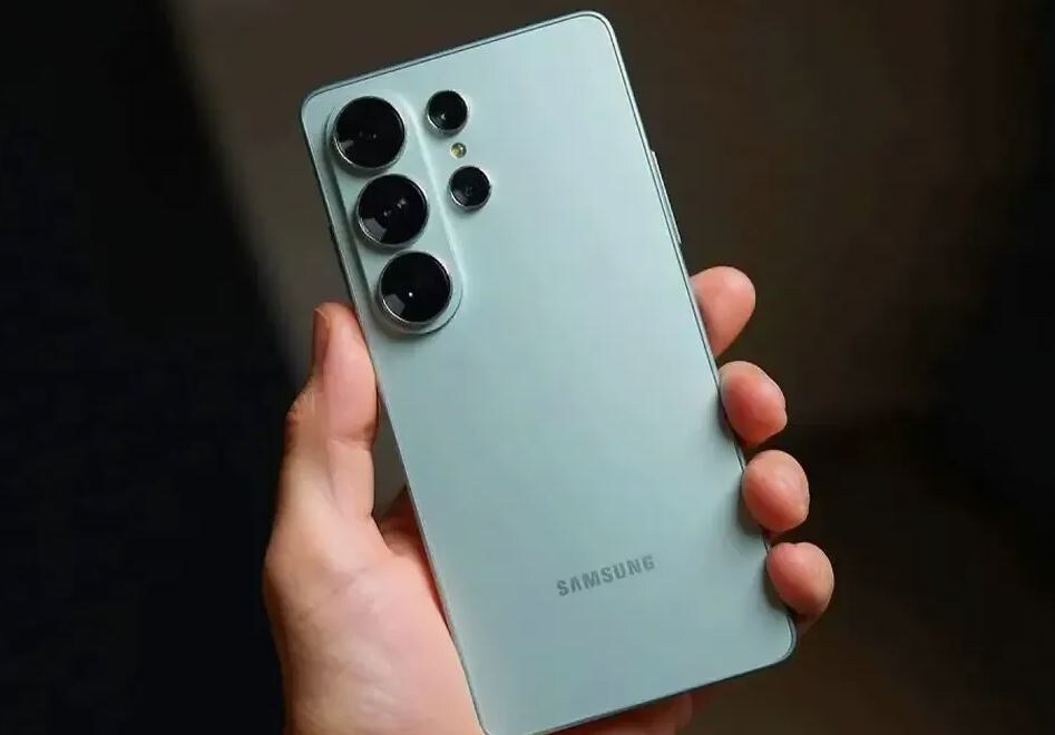    Samsung Galaxy S26 Ultra может получить новый фронтальный сенсор от Sony