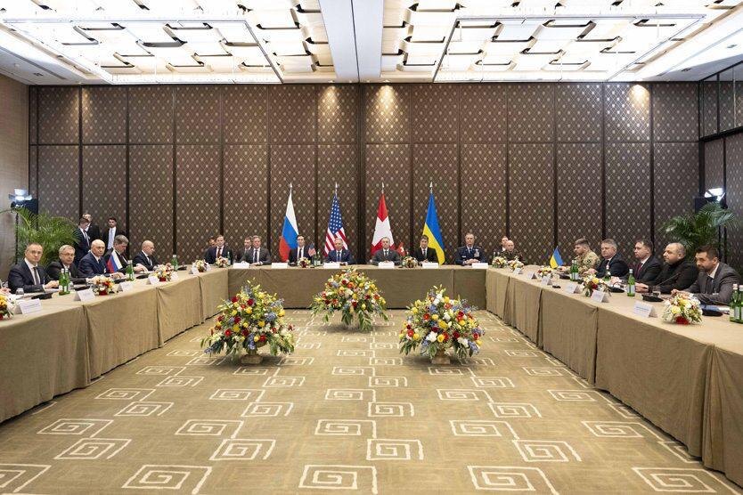 Фото обложки: Beatrice Devenes / The Swiss Federal Department of Foreign Affairs / XinHua / Global Look Press