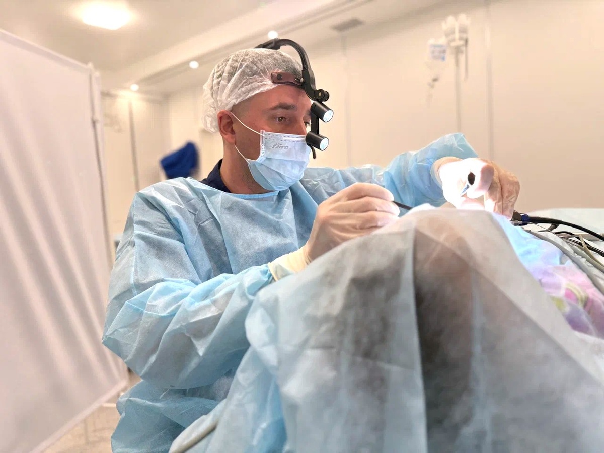 На фото ЛОР-ринохирург Клиники уха, горла и носа Юрганов Игорь Андреевич