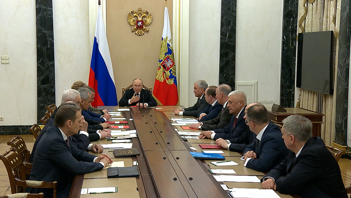    Мединский доложил Путину об итогах трехсторонних переговоров в Женеве