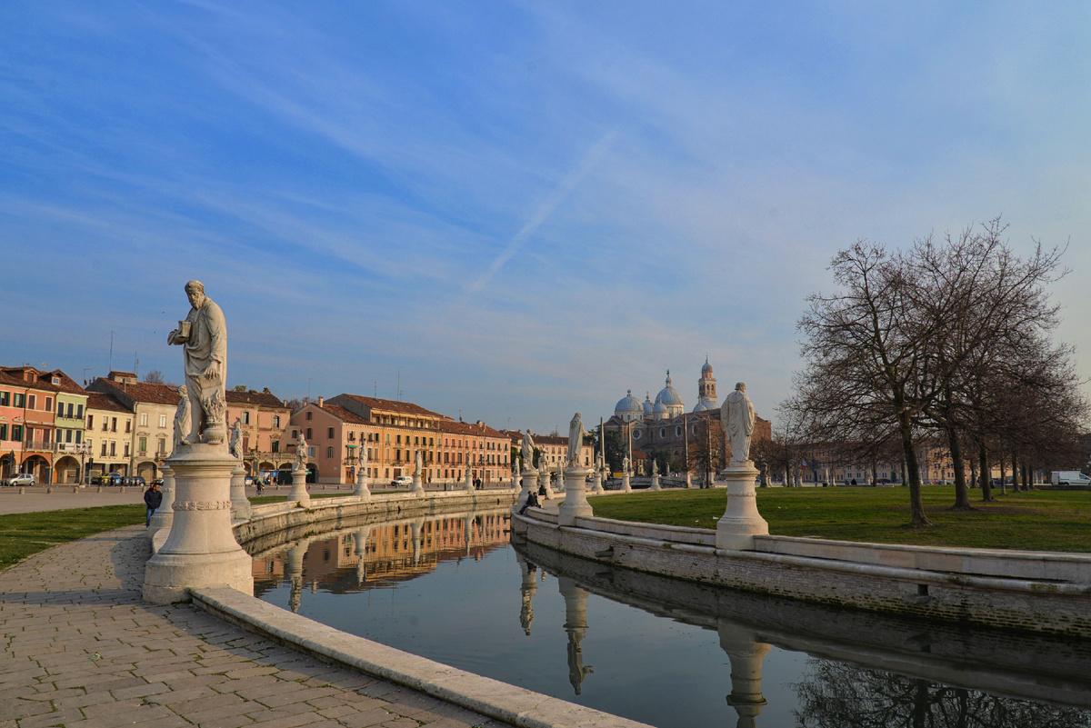 Падуя. Площадь Прато делла Валле.  Фотография Александра Новикова. 2018