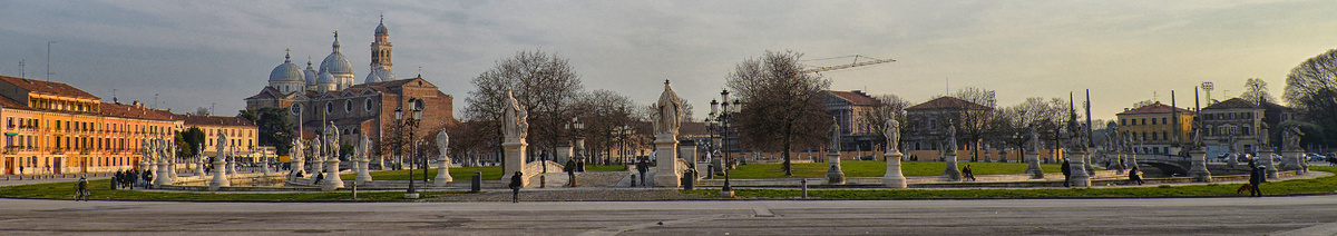 Падуя. Площадь Прато делла Валле.  Фотография Александра Новикова. 2018