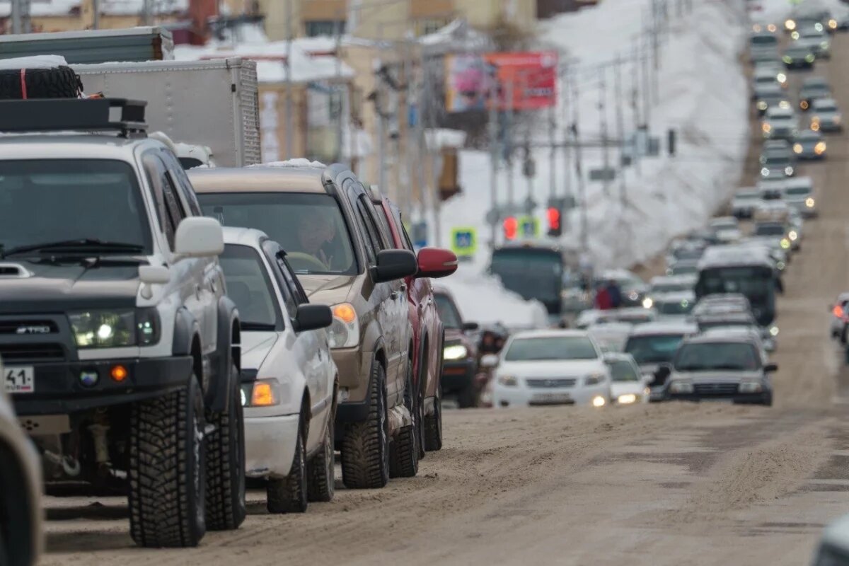   Ярославль встал в 10-бальные пробки из-за метели 20 февраля