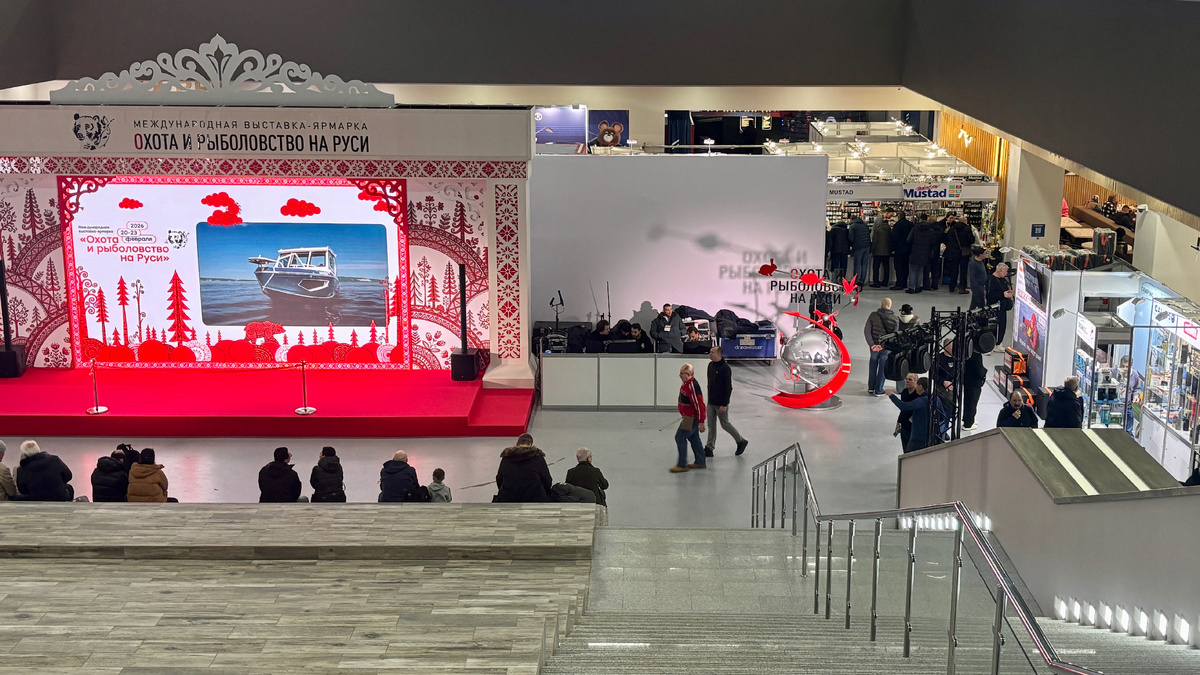 Павильон 57. Вид на сцену. Лестница-сиденья