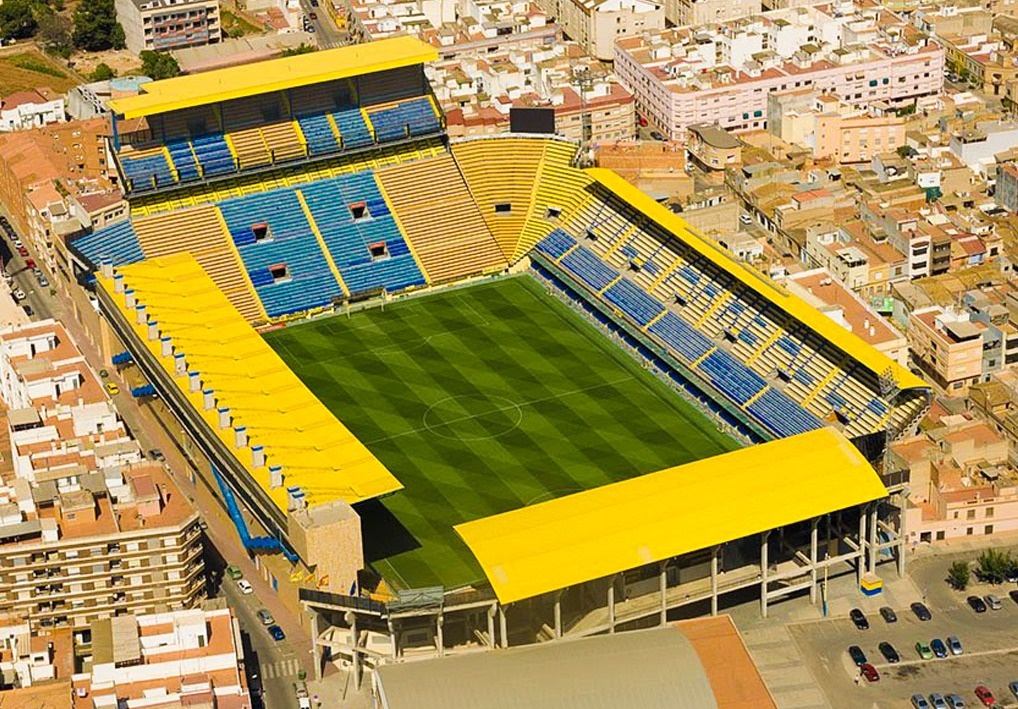 Стадион Эстадио де ла Серамика в городе Вильярреаль, регион Кастельон, Испания.