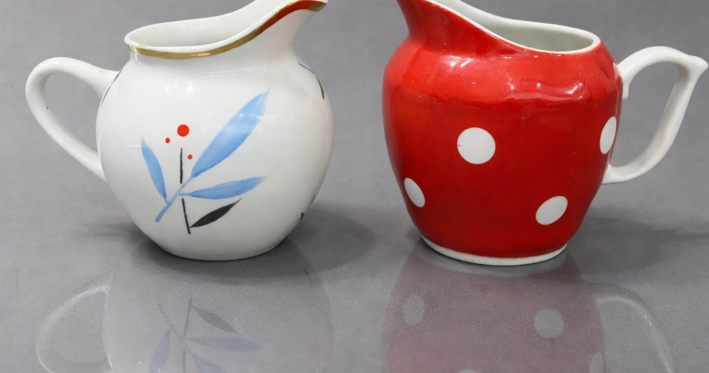 Молочники: контраст эпох. "Красный фарфорист" и Туймазинский "Горох".