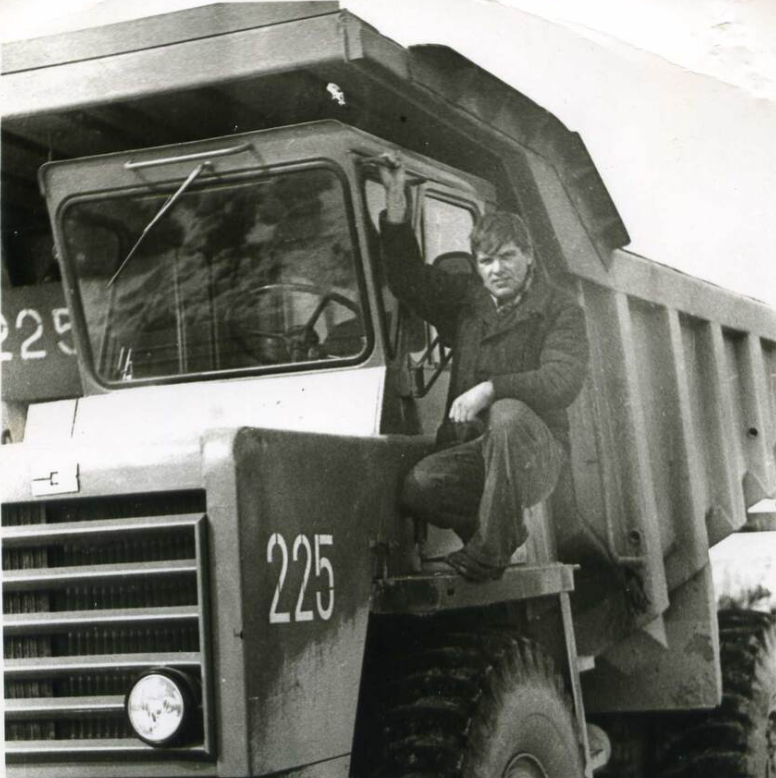 Фото автора. 80 годы двадцатого века. Айхал. Первая втобаза.