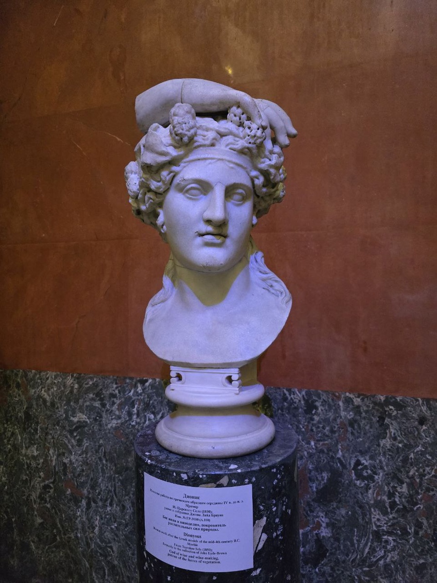 Голова Диониса. Римская копия по греческим оригиналам середины IV в. до н.э.