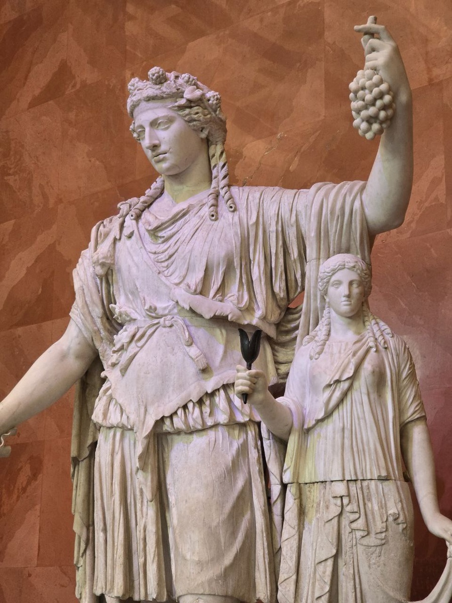 Дионис. Бог вина и виноделия, покровитель растительных сил природы. Римская копия II в. с греческого оригинала.