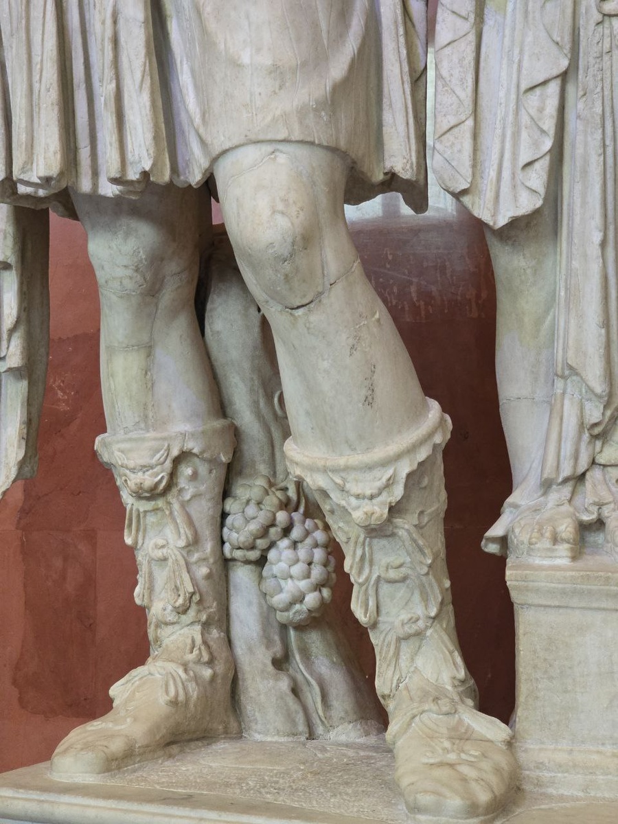 Дионис. Бог вина и виноделия, покровитель растительных сил природы. Римская копия II в. с греческого оригинала.