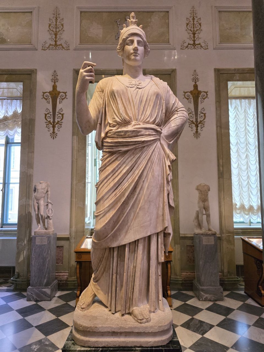 Статуя Афины (Афина Кампана). Римская копия 125-130 гг. по греческому оригиналу конца V в. до н.э.