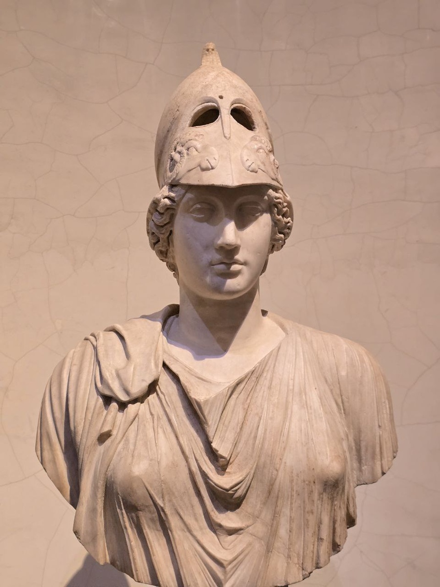 Бюст Афины. Римская копия II в. по греческому оригиналу конца V в. до н.э.