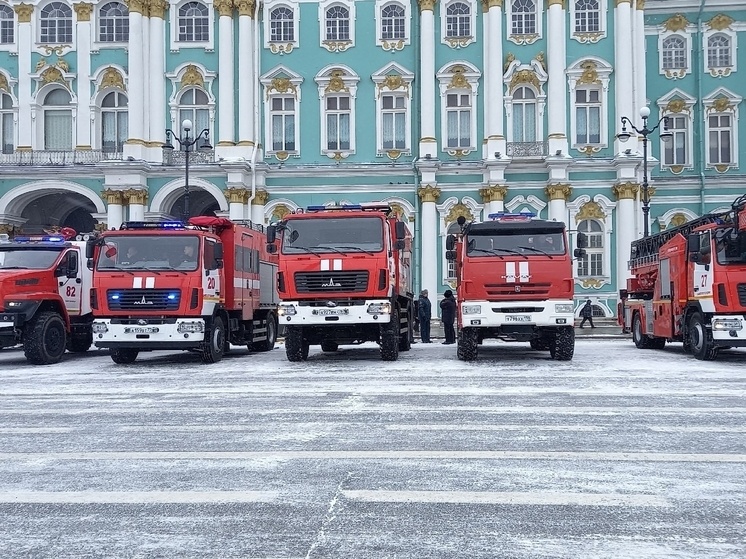     Журналист передает, что среди представленных машин можно выделить автомобиль водозащитного исполнения. Фото: МК в Питере / Анна Иванова
