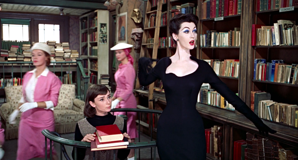 первое появление Одри Хепберн в музыкальной комедии (визит в книжный магазин)