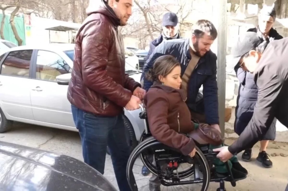    Жительница Махачкалы добилась установки пандуса для дочери и свекрови