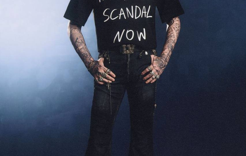 Филипп Киркоров выпустил коллекцию одежды с молодежным брендом. И это разрыв!