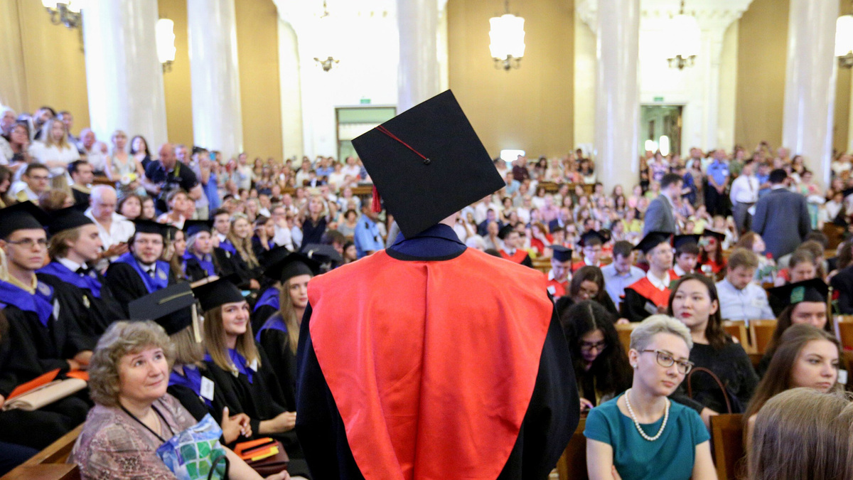    Студент выпускник МГУ 2019 АГН