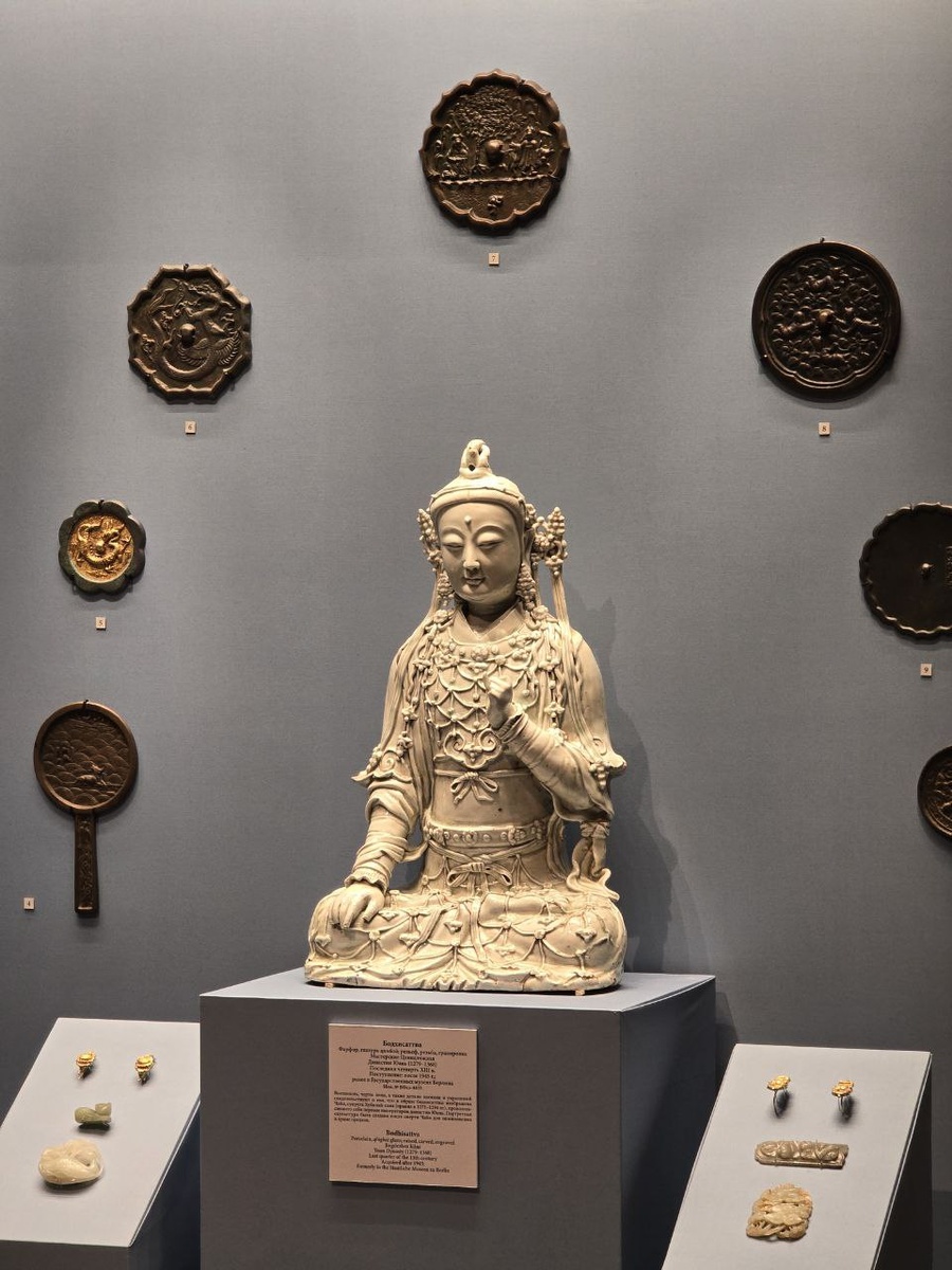 Бодхисаттва. Мастерские Цзиндэчжэнь, Династия Юань (1279-1368 гг.)