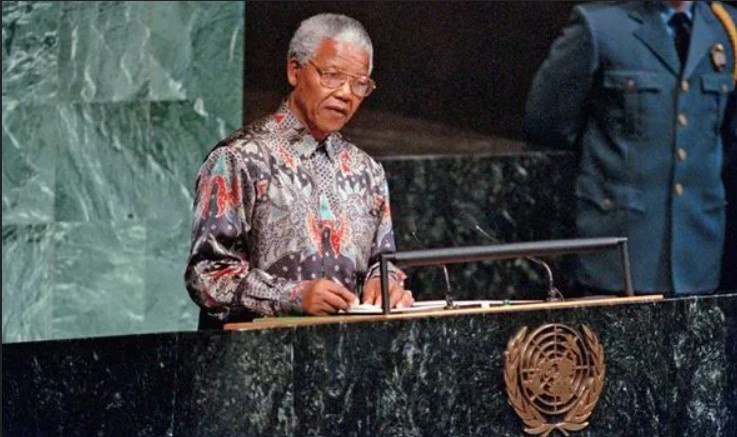 Нельсон Мандела - южноафриканский политический деятель. Символ борьбы против апартеида.