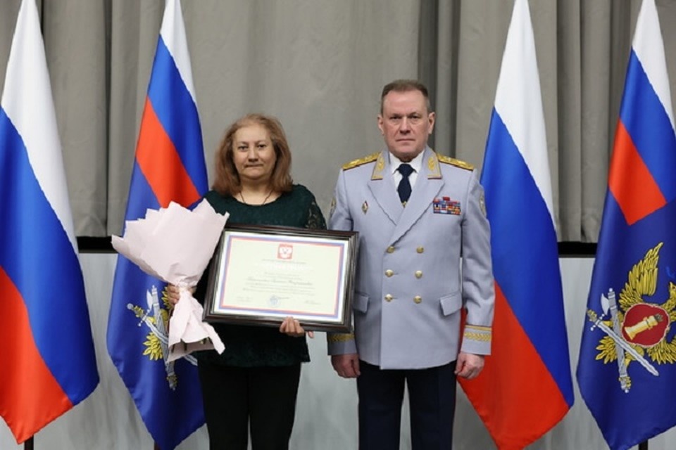    Награды свердловчанкам вручил глава ФСИН России генерал внутренней службы Аркадий Гостев. Фото: официальный сайт ФСИН России