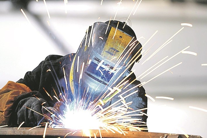 Вновь в цене умение что-то делать своими руками. Фото: БелТА