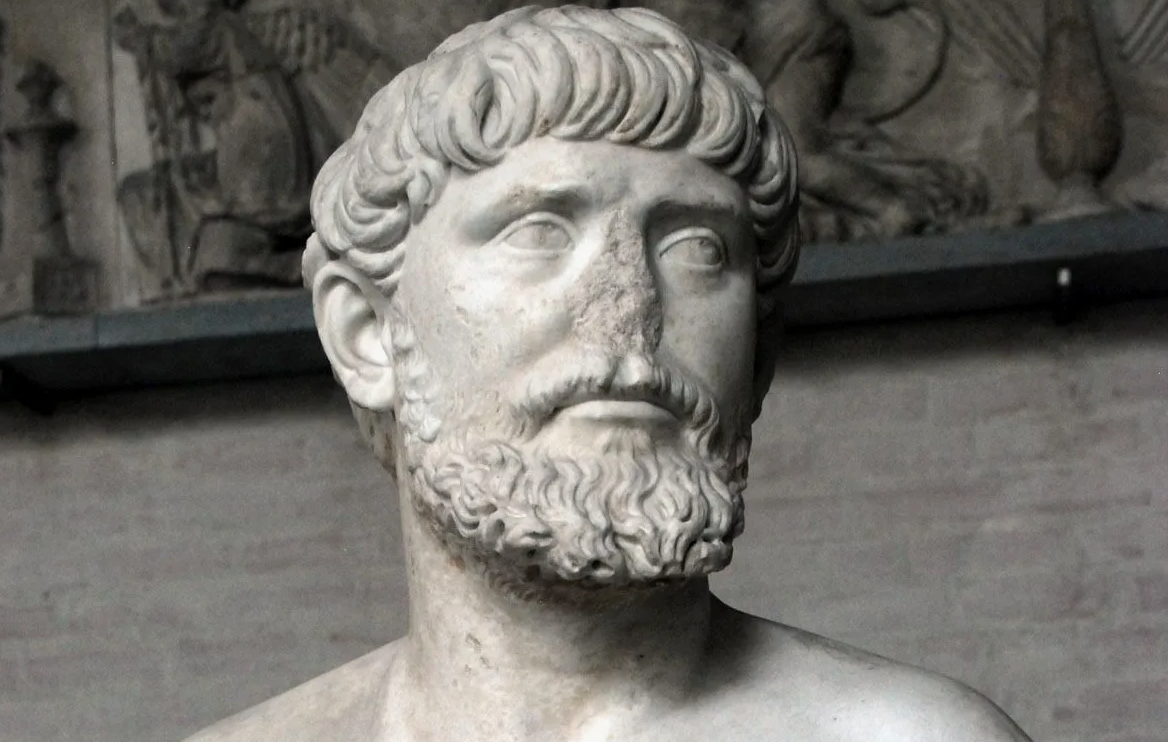 Борода на ранних древнеримских статуях (фото взято из открытых источников).