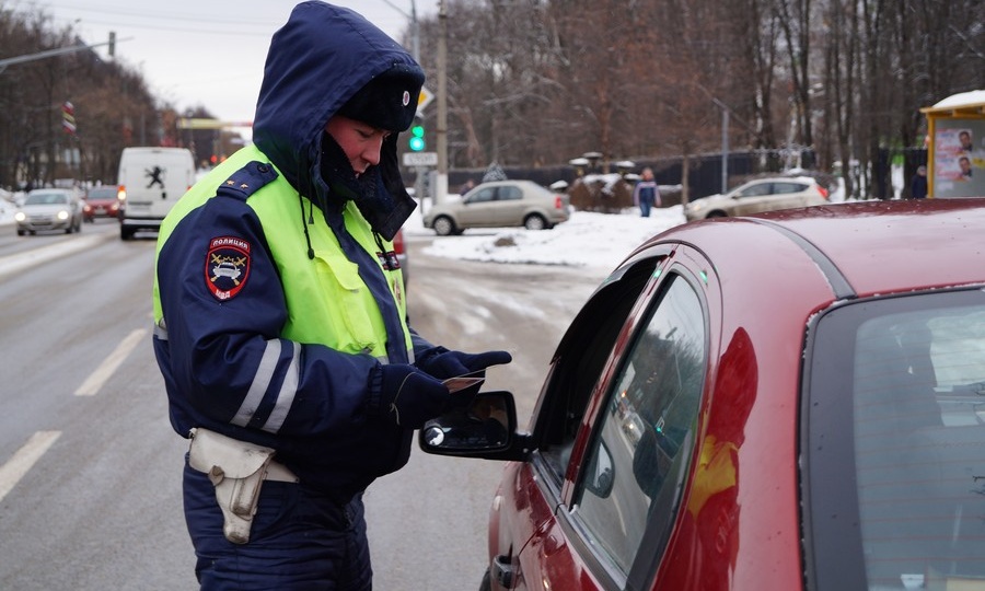Три документа, которые инспектор не вправе у вас требовать: памятка для водителей